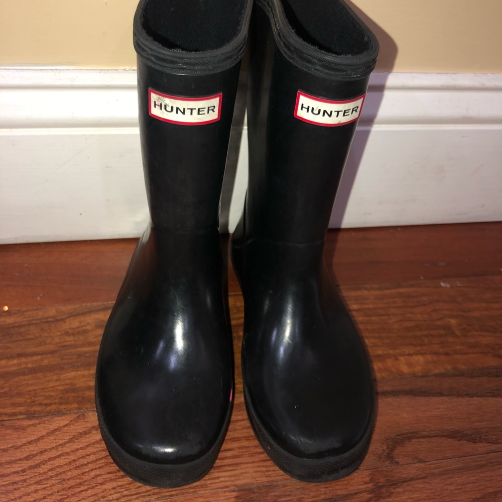 Black hunter boots
